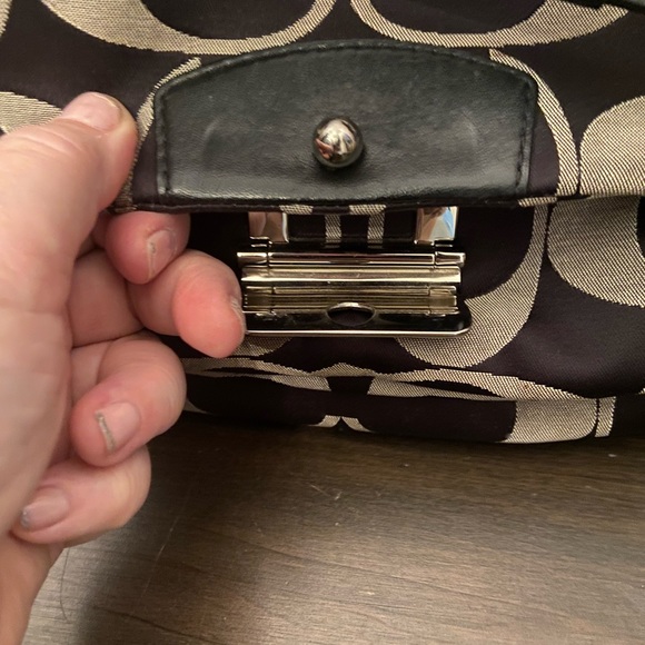 COACH Black/Taupe Front Gold Clasp Shoulder Bag - Picture 4 of 10